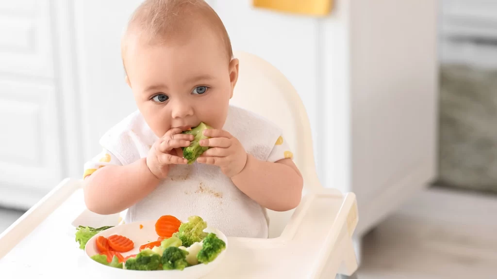 食べる赤ちゃん